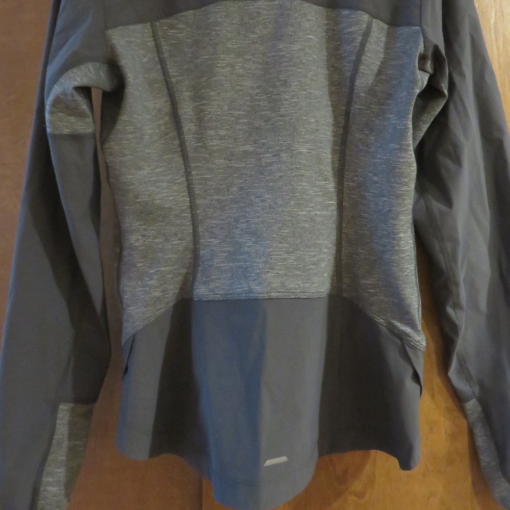 Mountain Hardware Gray Zipfront Workout Jacket New - image 5